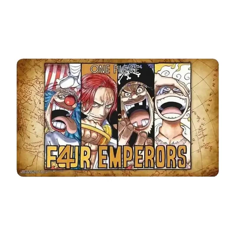 Imagine de aproape cu textura materialului premium a playmat-ului One Piece Vol. 2 și un detaliu al pachetului cadou Dash Pack 2025.
