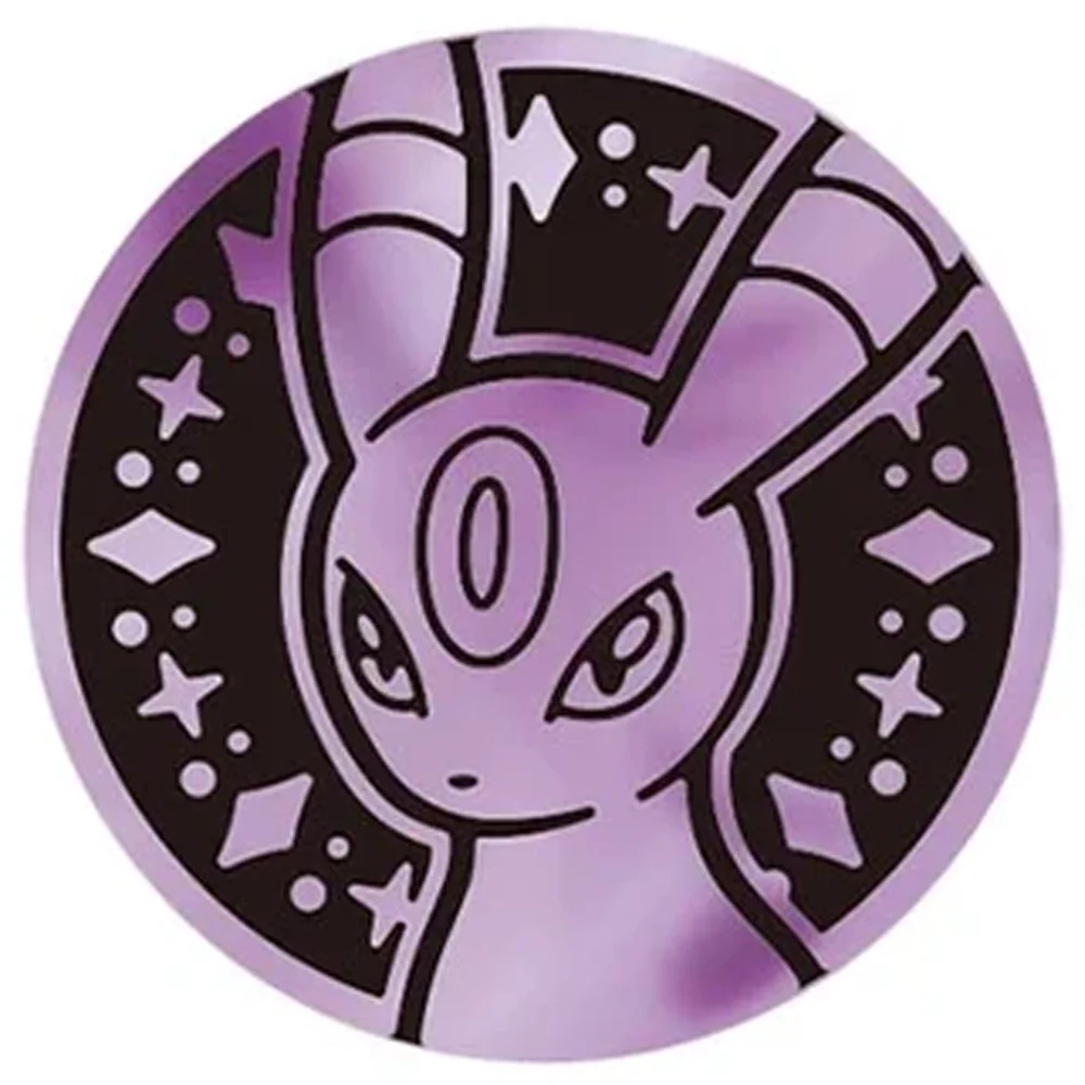 Detaliu de aproape cu accesoriile din setul Umbreon: cutia metalică neagră cu silueta lui Umbreon și moneda de colecție cu același Pokémon.